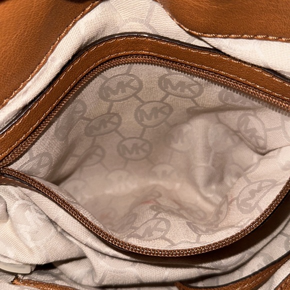 Micheal kors Hamilton like new tan leather authentic bag with good hardware - Picture 11 of 14